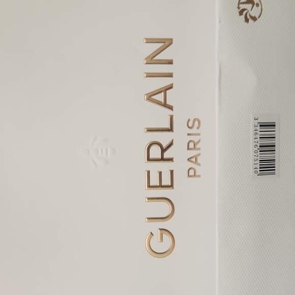 Guerlain White Gift Bags - Picture 4 of 5